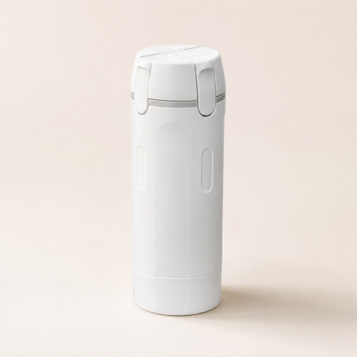 TravelEase™ 4-in-1 Reisdispenser — Vier verzorgingsproducten. Eén slimme houder.